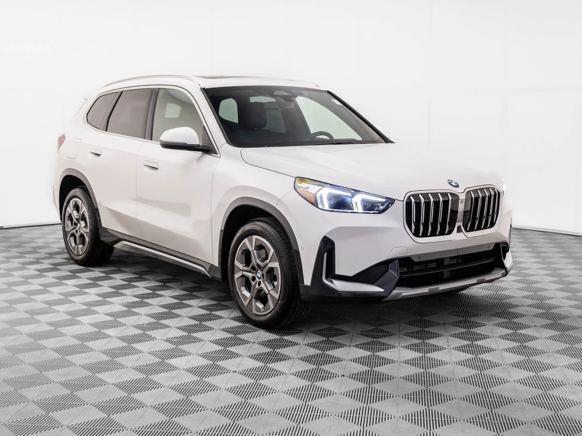 New 2026 White BMW xDrive28i image 8