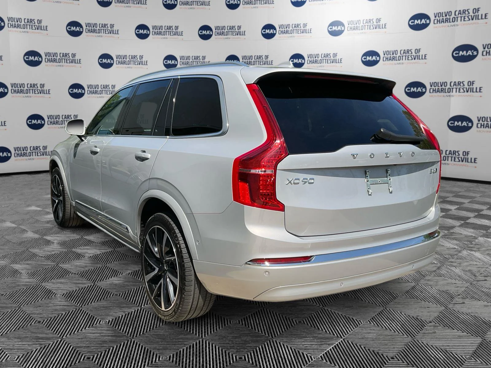 Used 2023 Silver Dawn Metallic Volvo Plus image 3