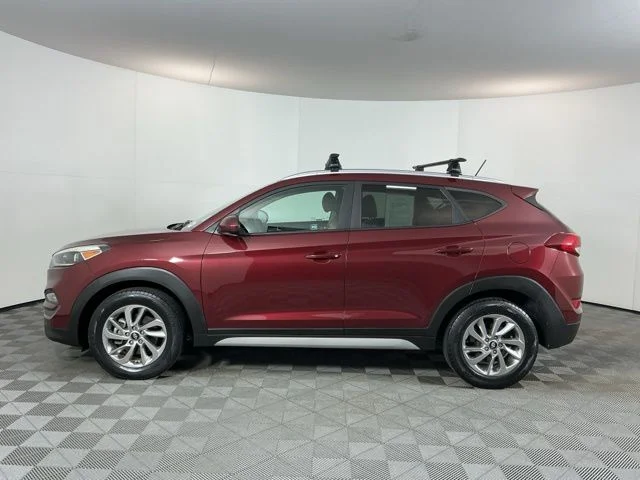 Used 2017 Red Hyundai SE image 8