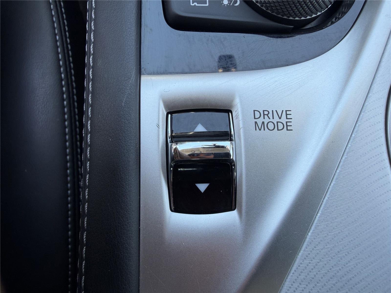 Used 2023 Grand Blue INFINITI LUXE image 10