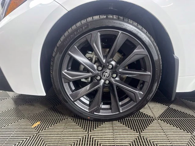 New 2026 Ice Cap with Midnight Black Metallic roof <sup>1</sup> Toyota  XSE image 9