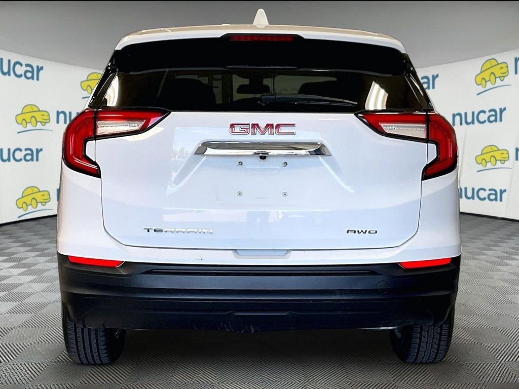 Used 2024 White GMC SLE image 5