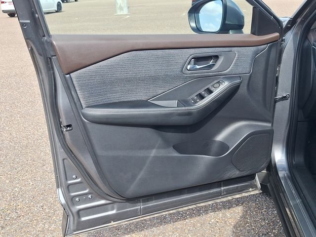 Used 2023 Gray Nissan SV image 11