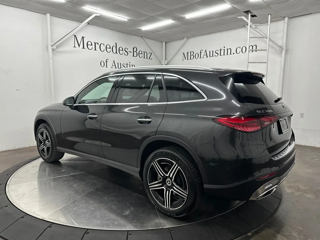 New 2027 Gray Mercedes-Benz GLC 300 image 5