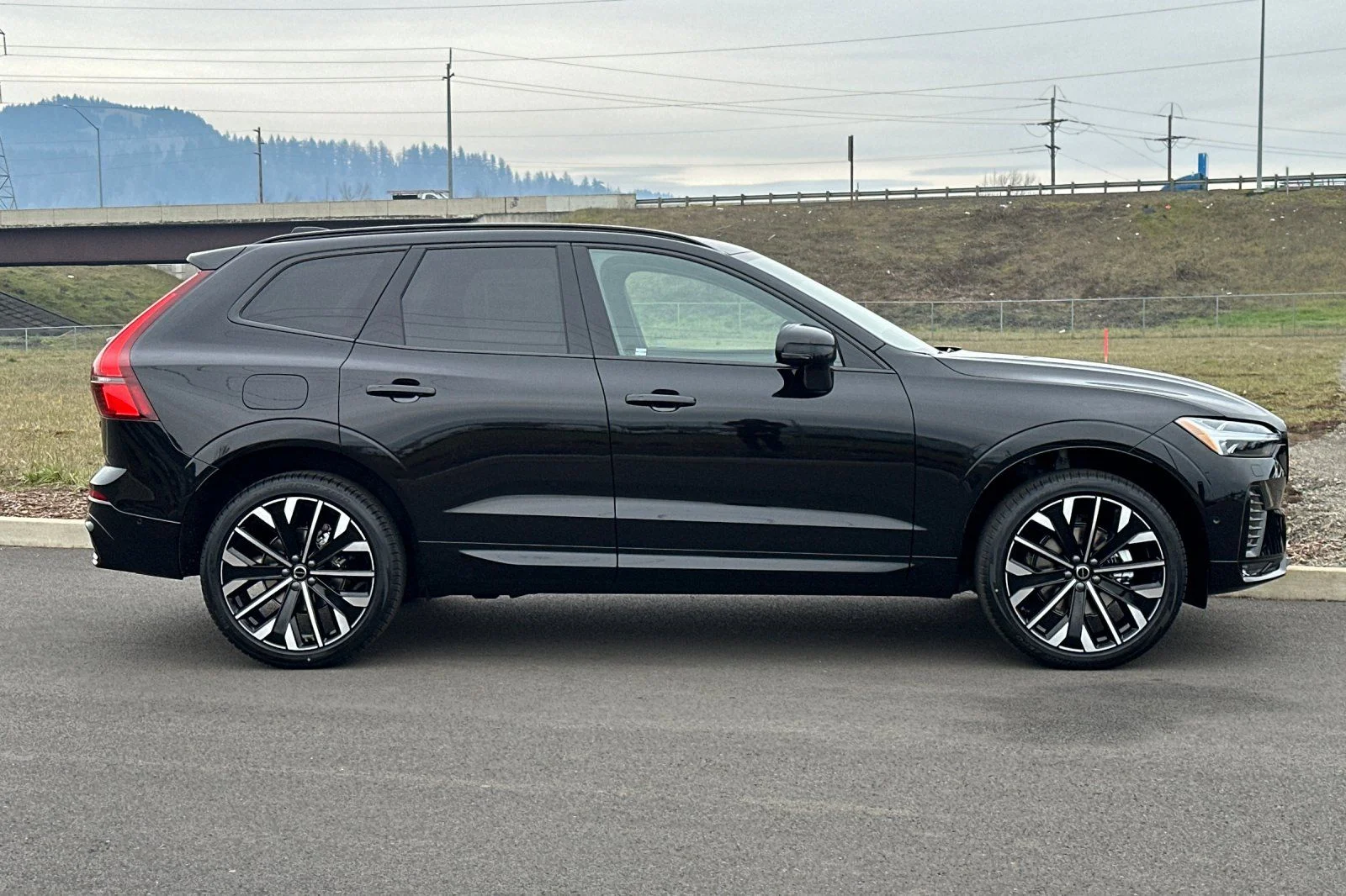 New 2026 Onyx Black Volvo Ultra image 2