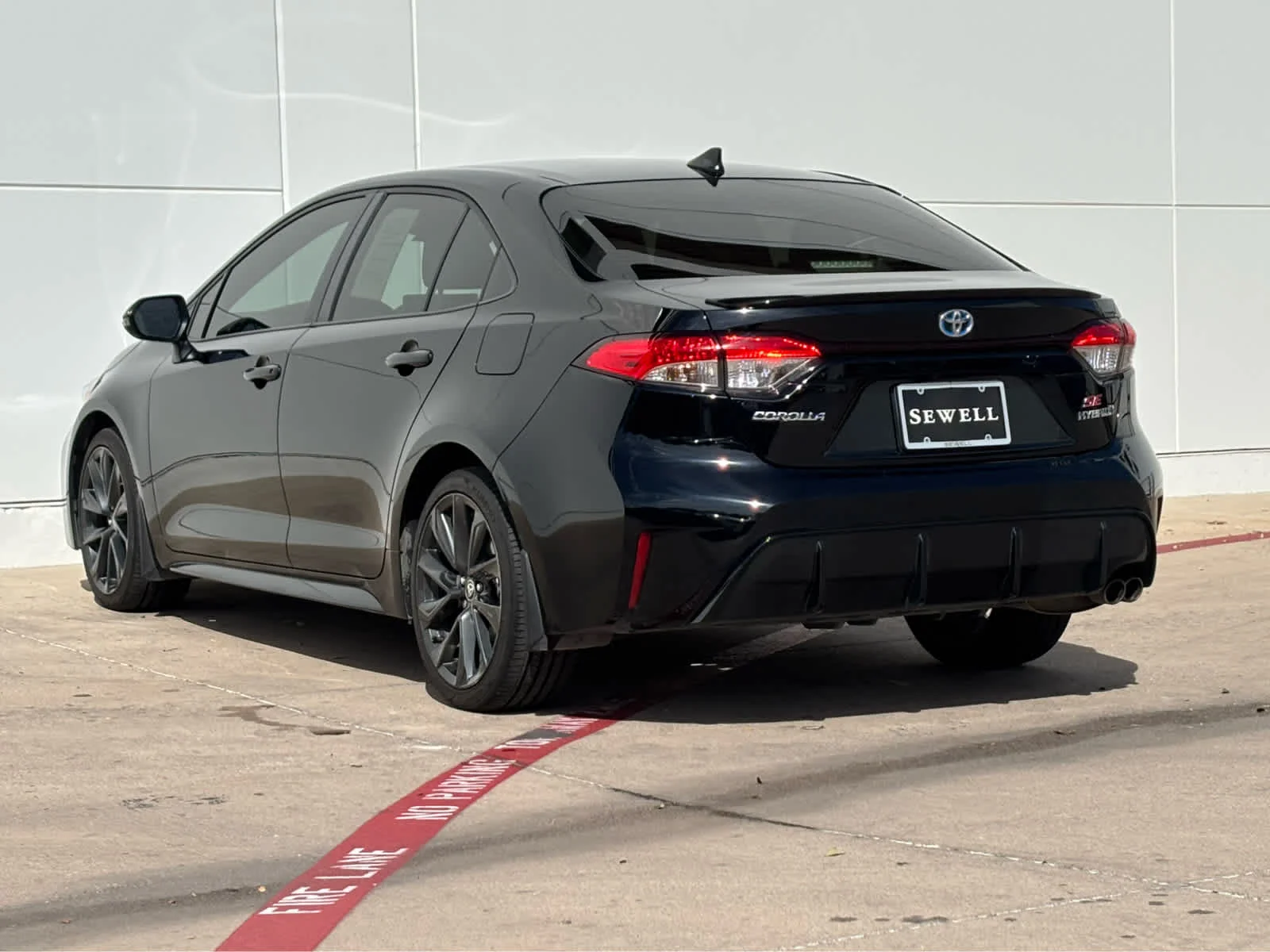 Used 2024  Toyota Hybrid LE image 6