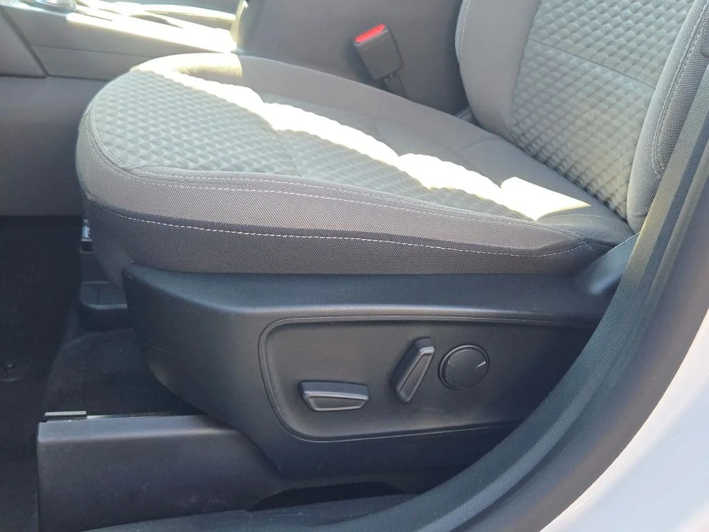 Used 2020 White Ford SE image 19