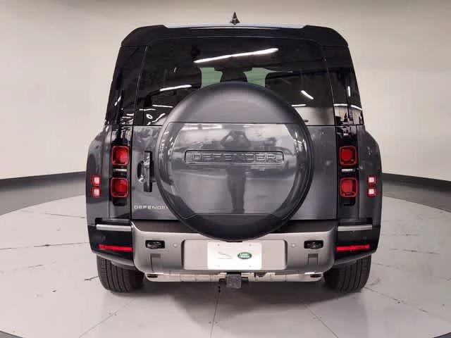 Used 2025 Carpathian Grey Premium Metallic Land Rover X-Dynamic SE image 10