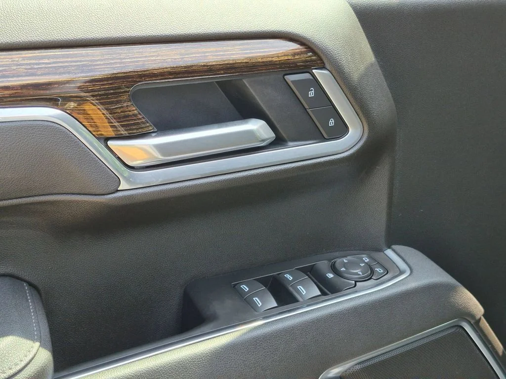 Used 2026 White GMC Elevation image 11