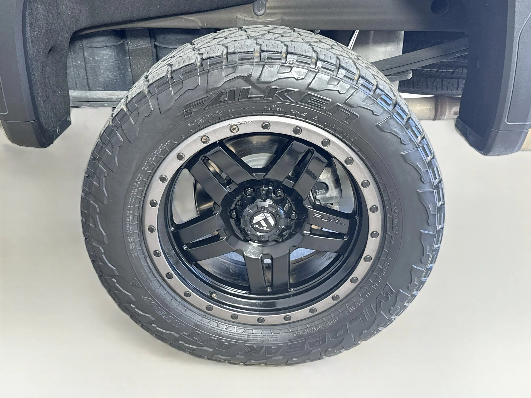 Used 2023 DESERT SAND METALLIC GMC AT4 image 32