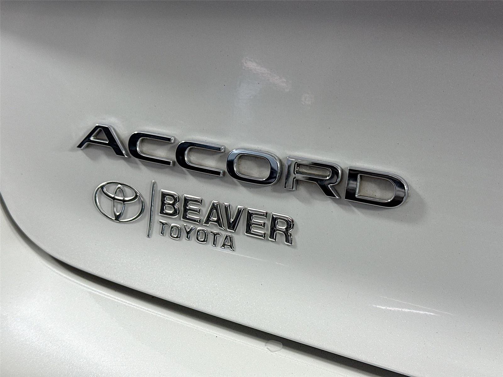 Used 2023 Platinum White Pearl Honda LX image 13