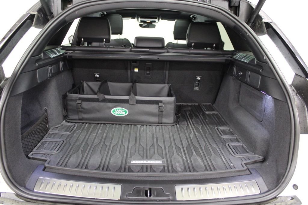 Used 2026 Fuji White Land Rover Dynamic SE image 39
