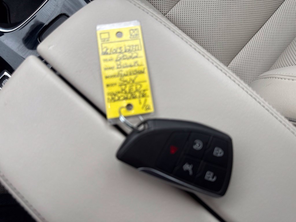 Used 2022 Red Buick Essence image 33