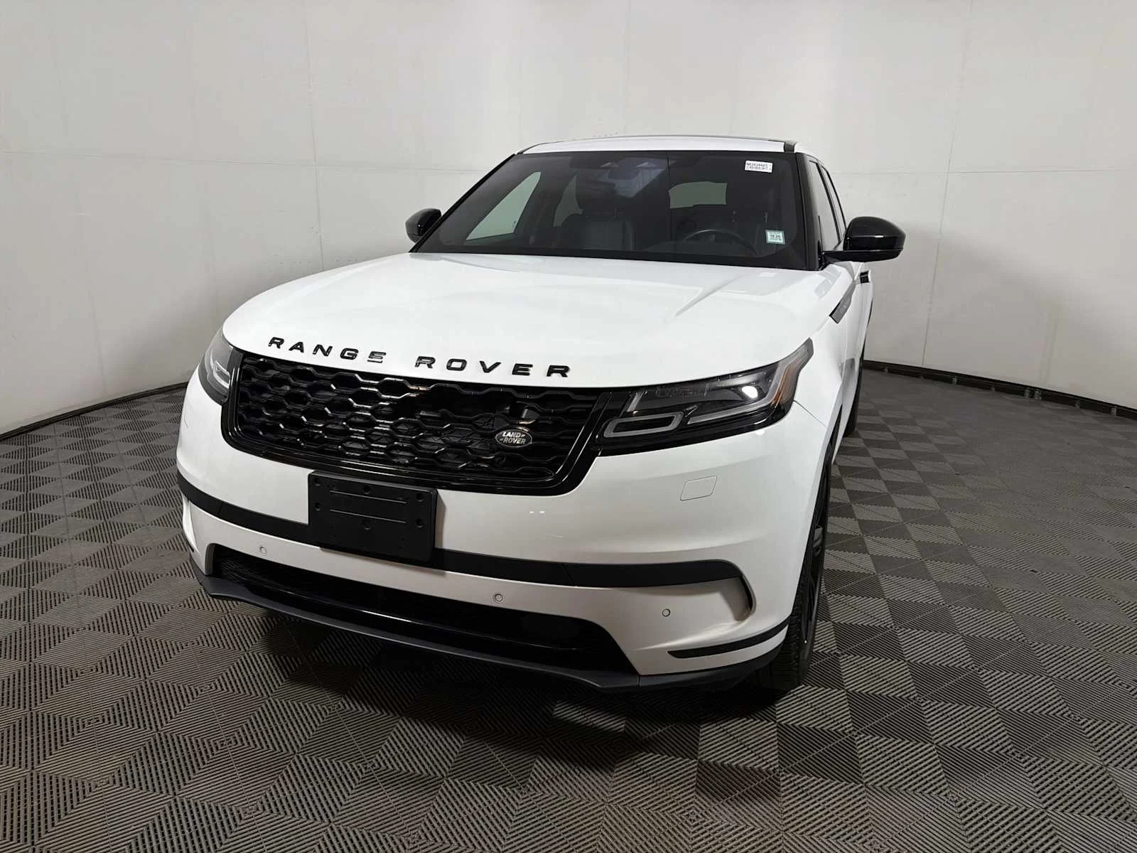 Used 2022  Land Rover S image 3
