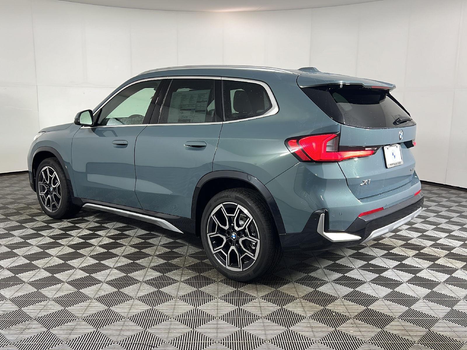 New 2027 Cape York Green Metallic BMW xDrive28i image 9