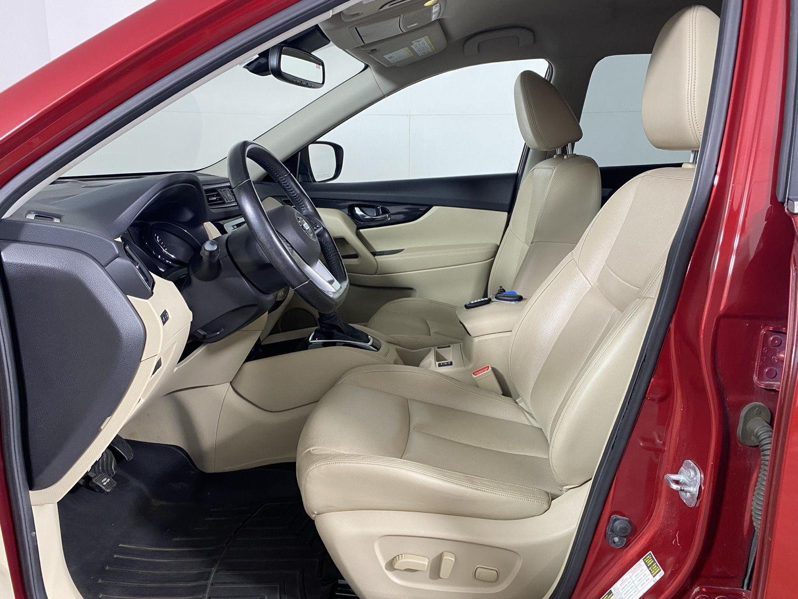 Used 2017 Palatial Ruby Nissan SL image 11