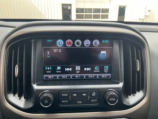 Used 2018 Blue Chevrolet Z71 image 15