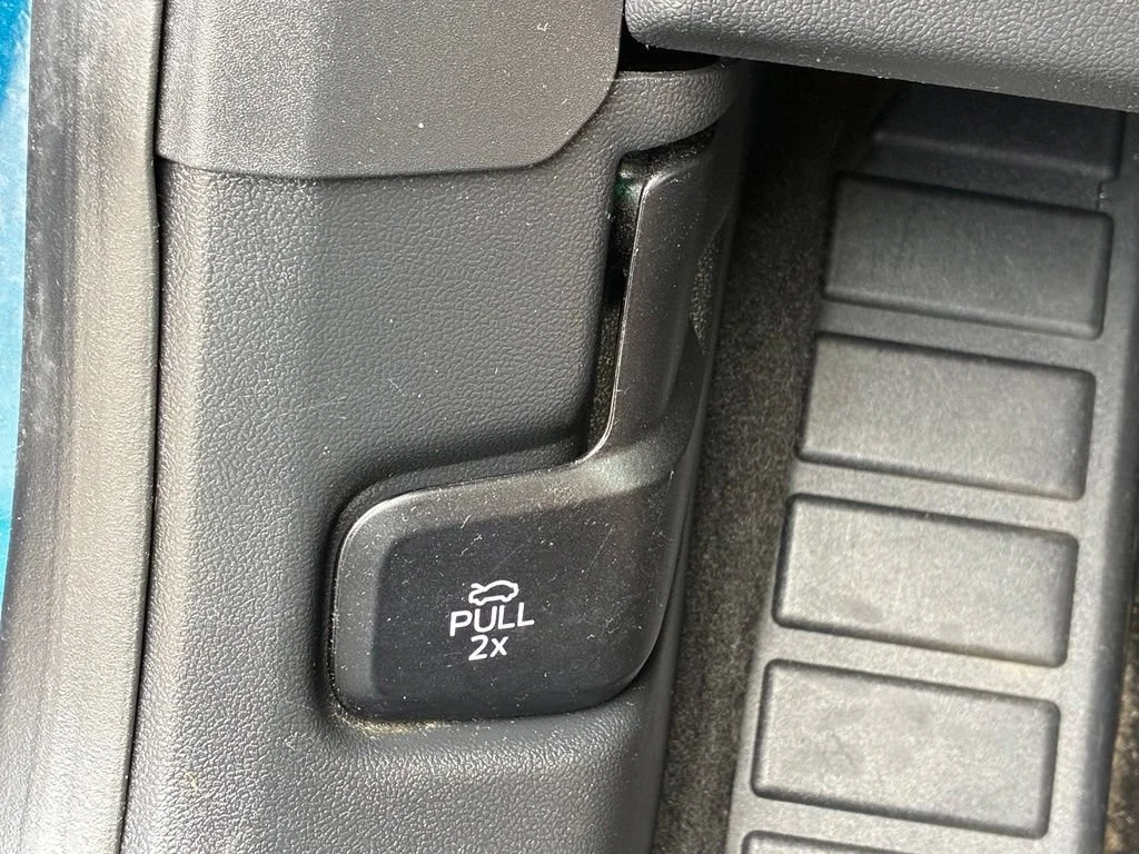 Used 2020  Ford SE image 21