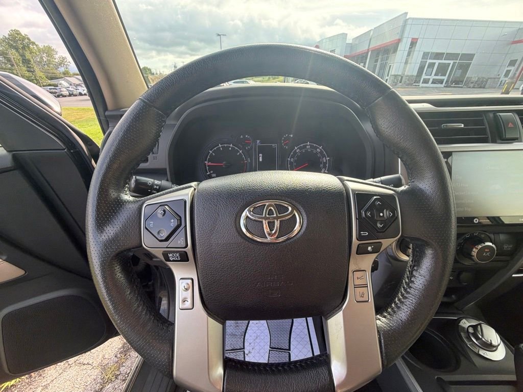 Used 2022 Midnight Black Metallic Toyota SR5 image 30