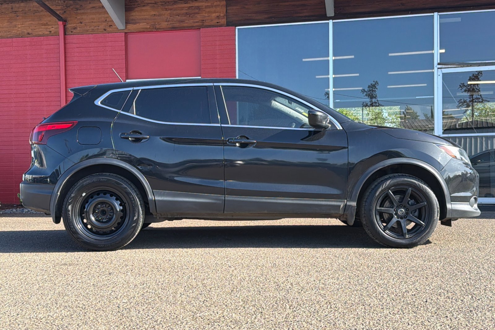 Used 2019 Magnetic Black Pearl Nissan S image 3