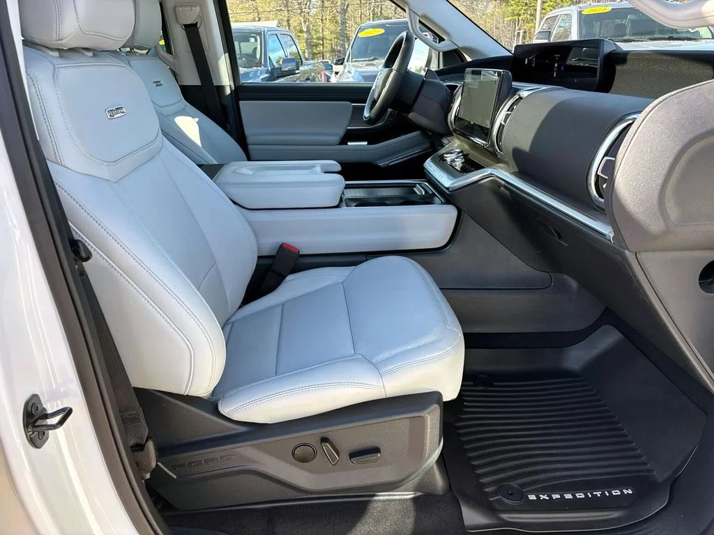 Used 2025 White Ford Platinum image 19