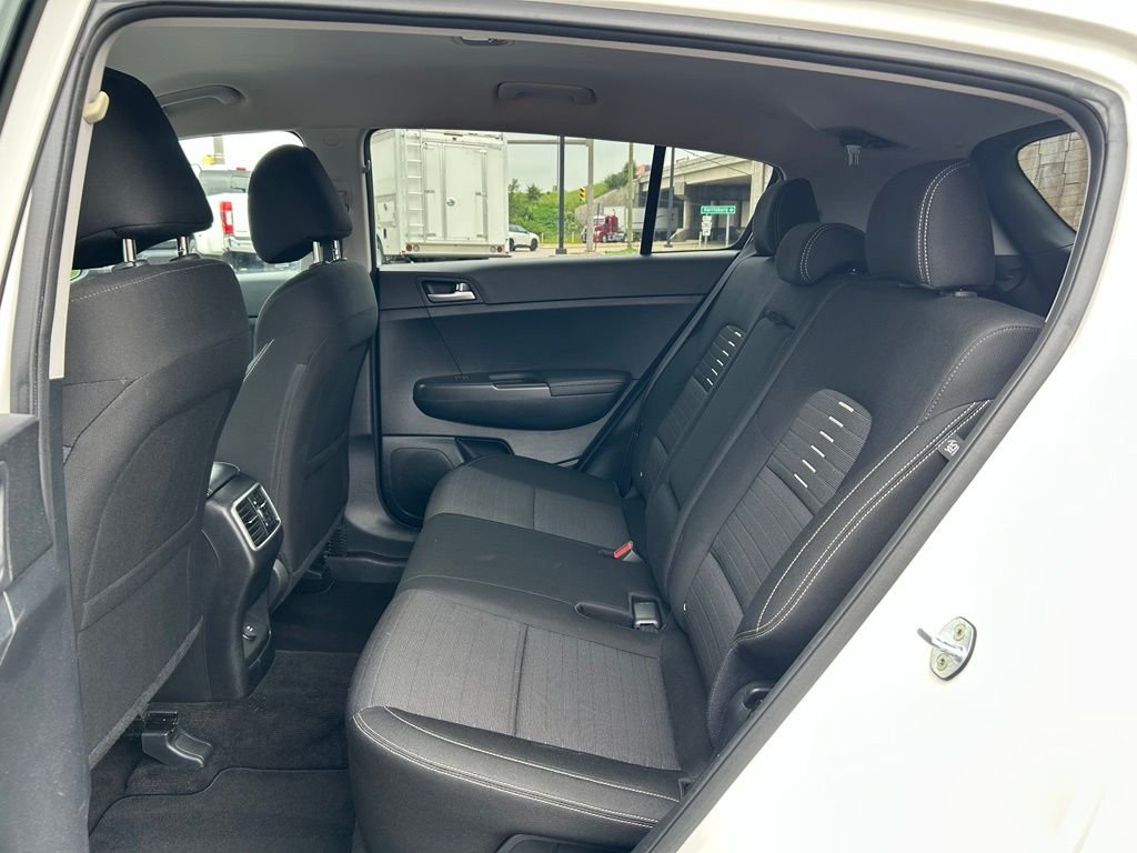 Used 2018 White Kia LX image 27