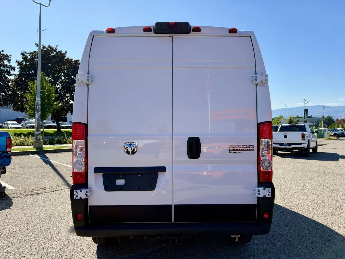 Used 2025 White RAM SLT image 5