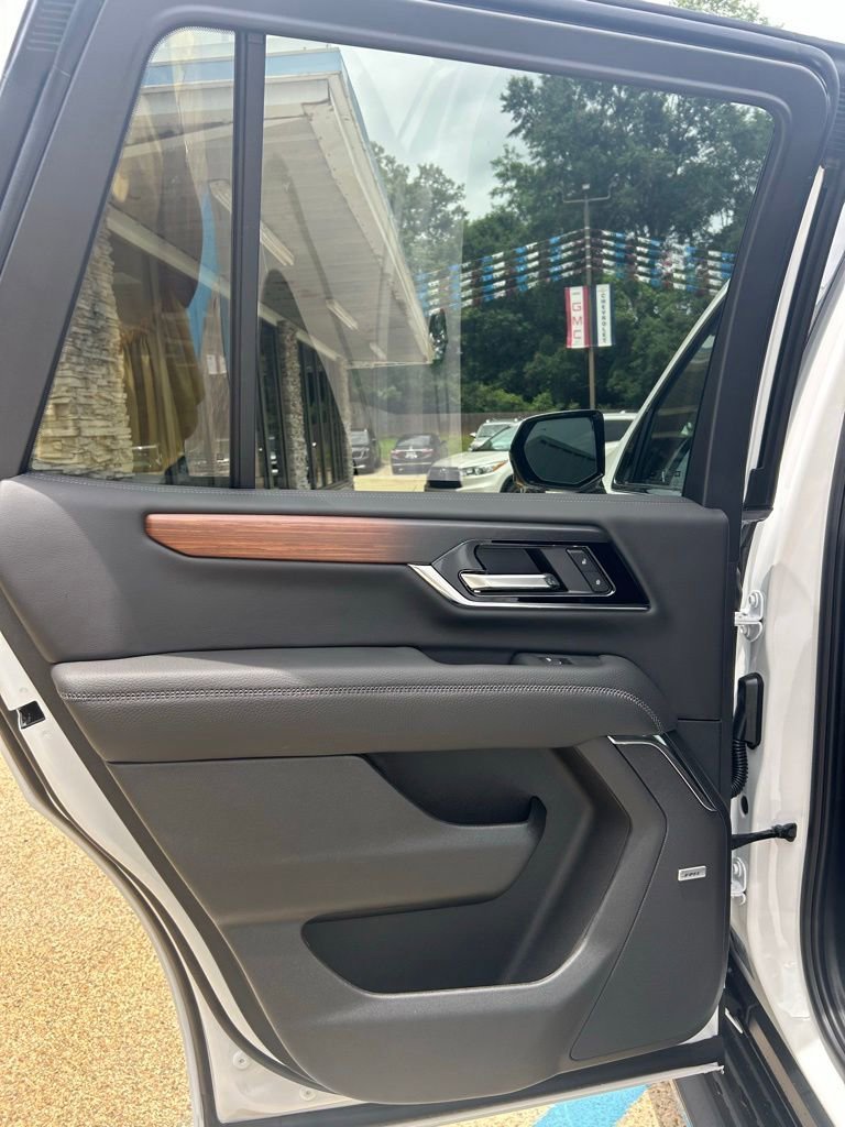 2026 GMC Yukon Denali - Photo 17