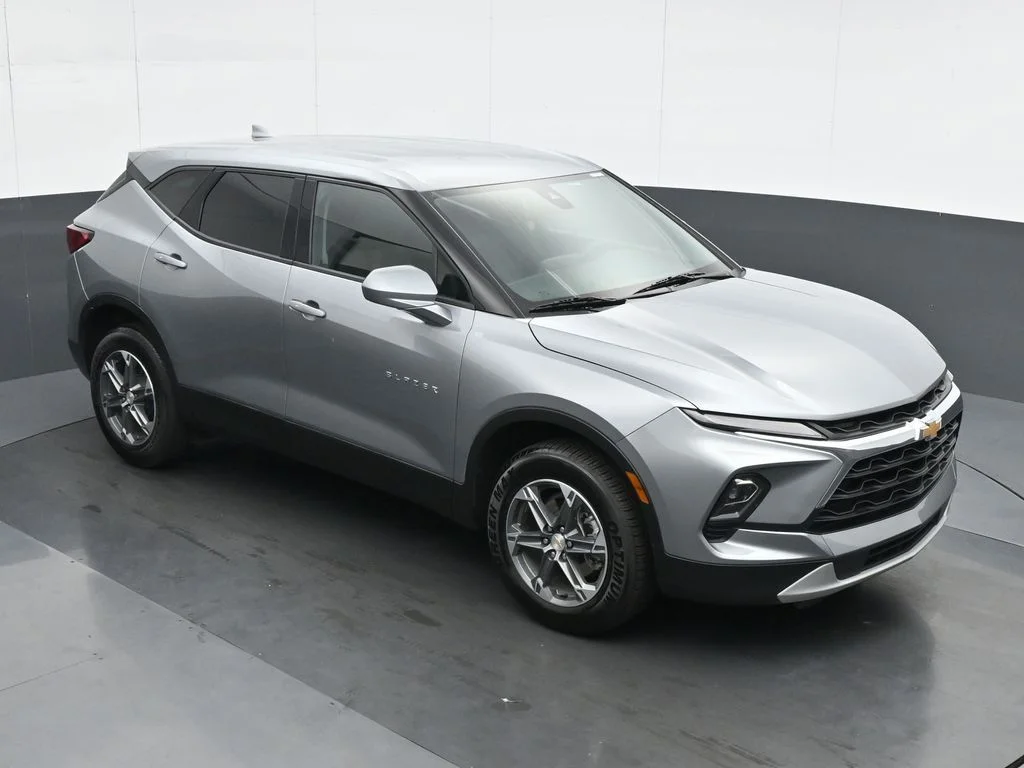 Used 2025 Gray Chevrolet LT image 24