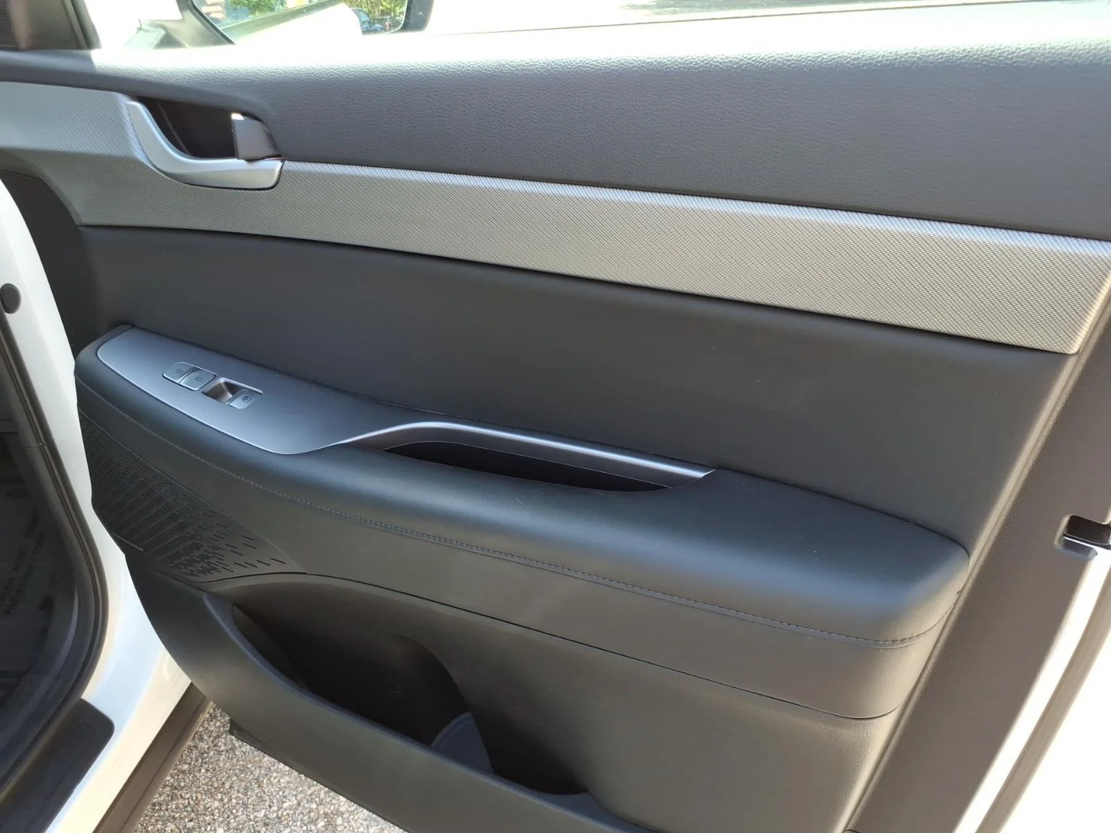 Used 2024 Hyper White Hyundai SEL 7P image 25