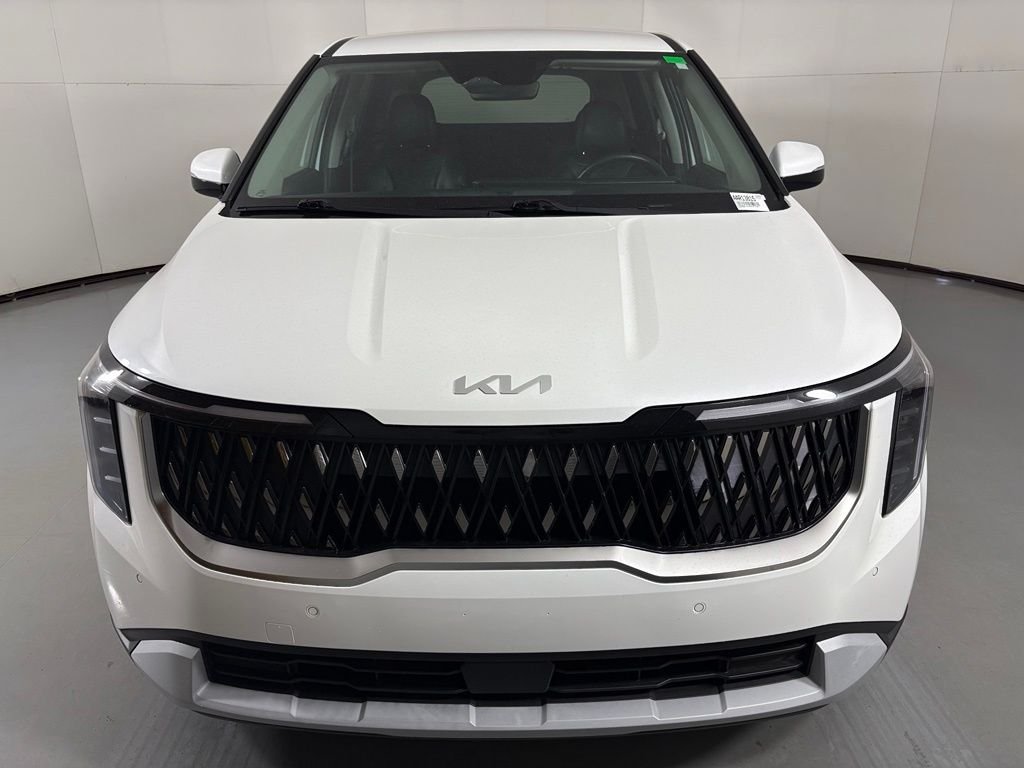 Used 2025 White Kia LXS image 3