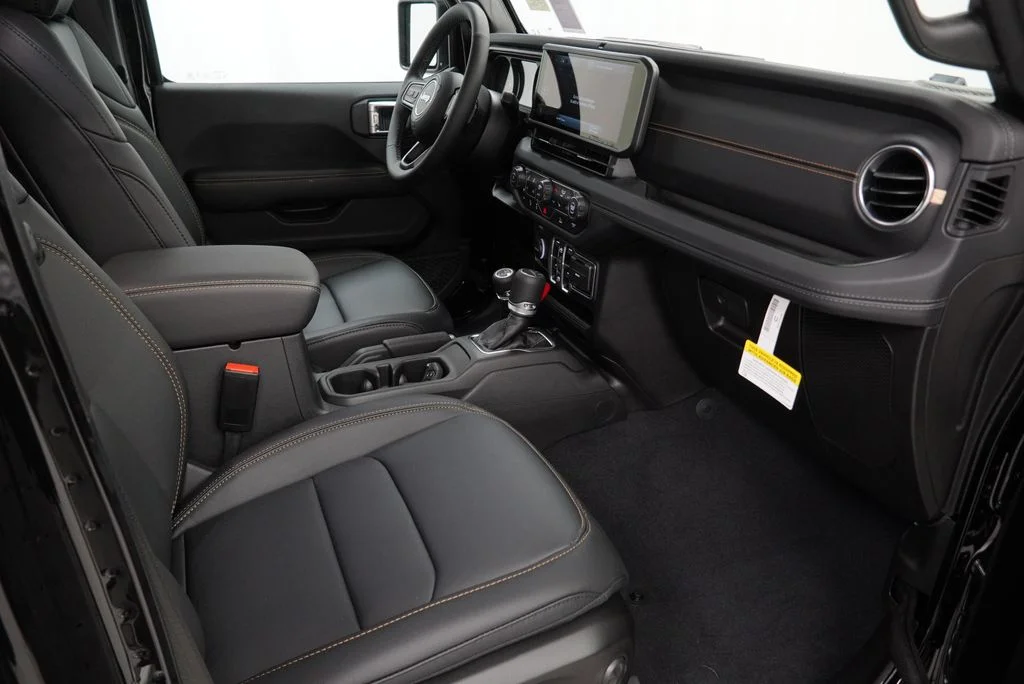New 2026 Black Clear-Coat Exterior Paint Jeep Sahara image 35