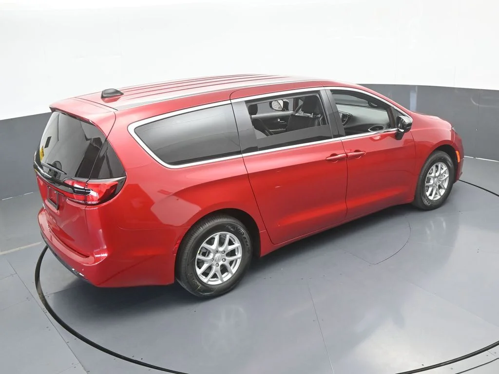 New 2026 Red Hot Pearl-Coat Exterior Paint Chrysler Select image 48