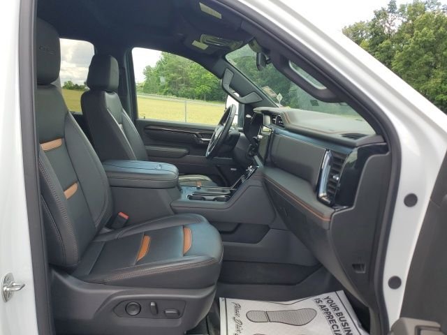 Used 2025 White GMC AT4 image 23