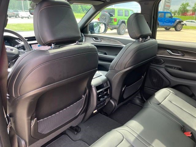 New 2026 Diamond Black Crystal Pearl-Coat Exterior Paint Jeep Limited image 22
