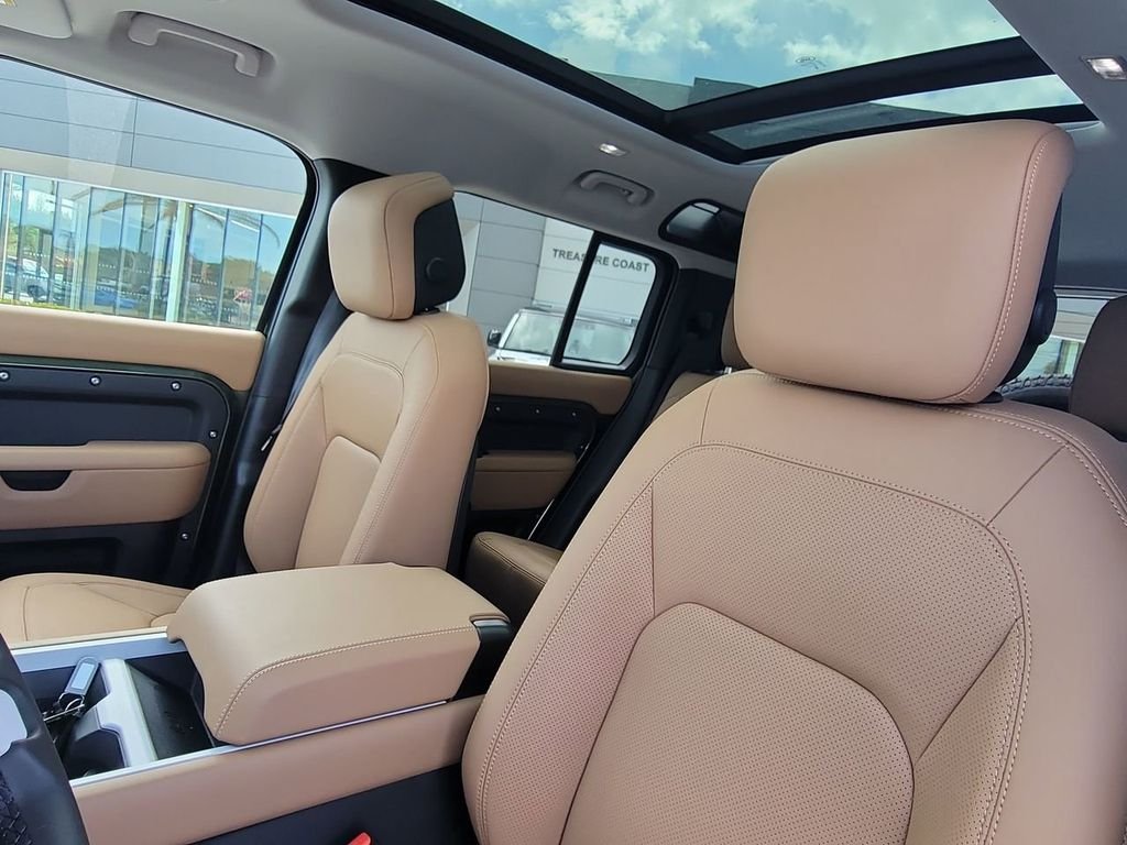 New 2026 Woolstone Green Land Rover X-Dynamic SE image 24