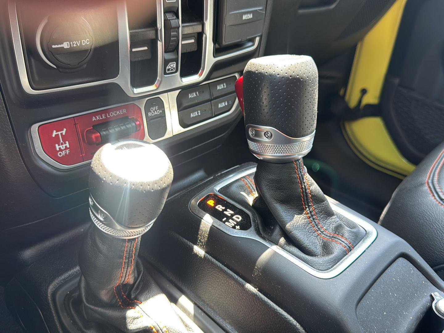 Used 2023 High Velocity Clearcoat Jeep Mojave image 15