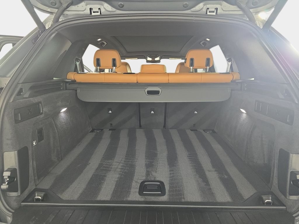 Used 2026 Skyscraper Grey Metallic BMW xDrive40i image 13