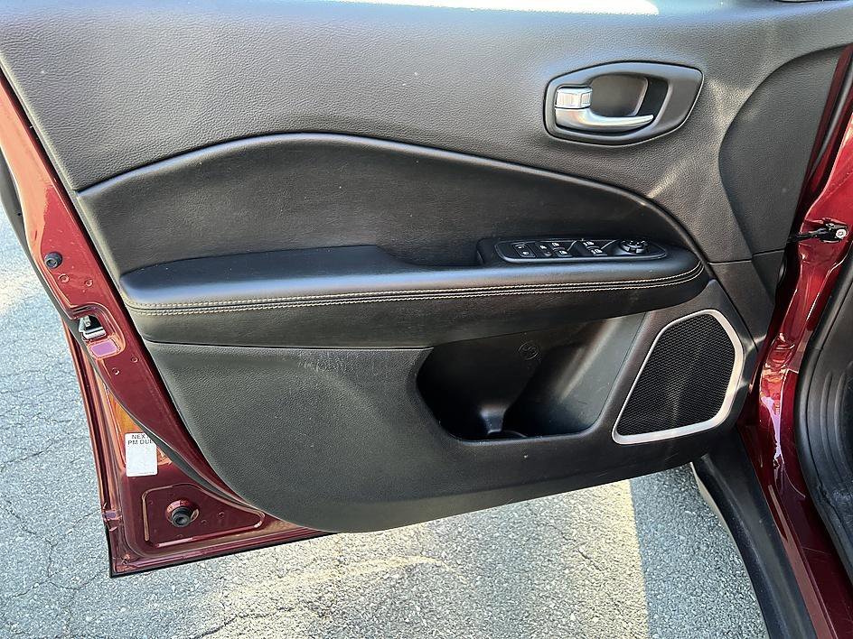 Used 2021 Velvet Red Pearlcoat Jeep Limited image 10