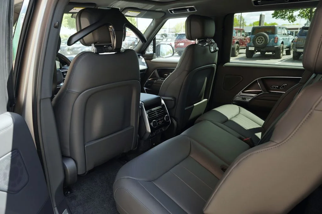 New 2026 Flux Silver Satin Land Rover SE image 30