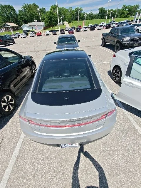 Used 2017 Silver Lincoln Reserve image 10