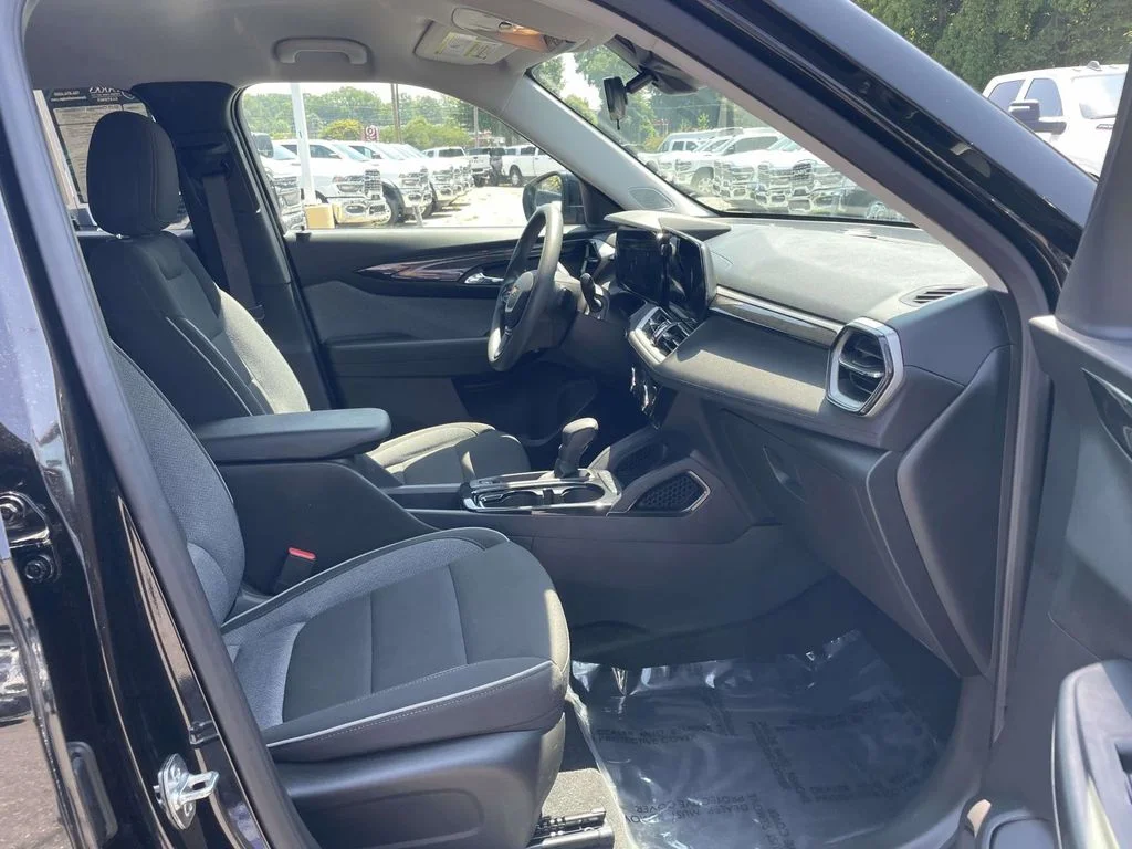 Used 2025 Black Chevrolet LT image 15