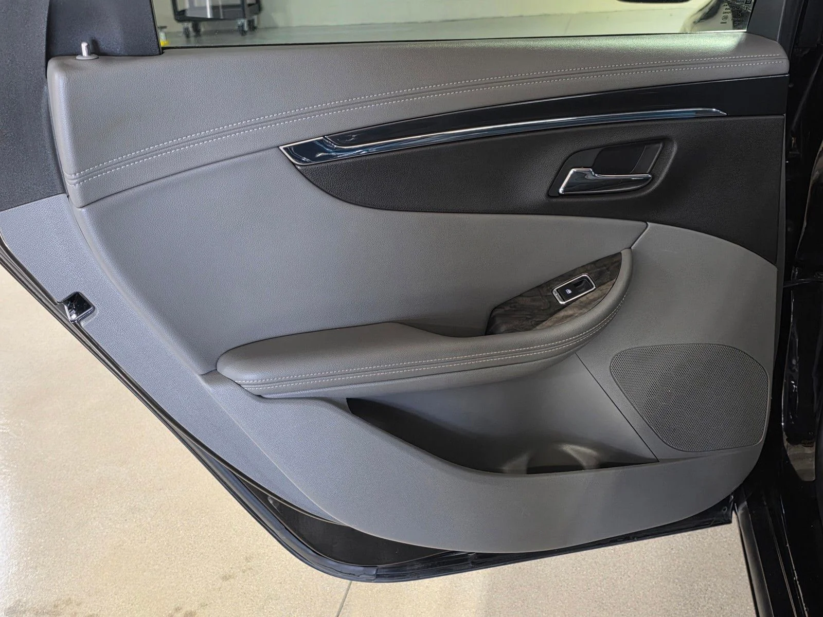 Used 2015 Black Chevrolet LTZ image 10