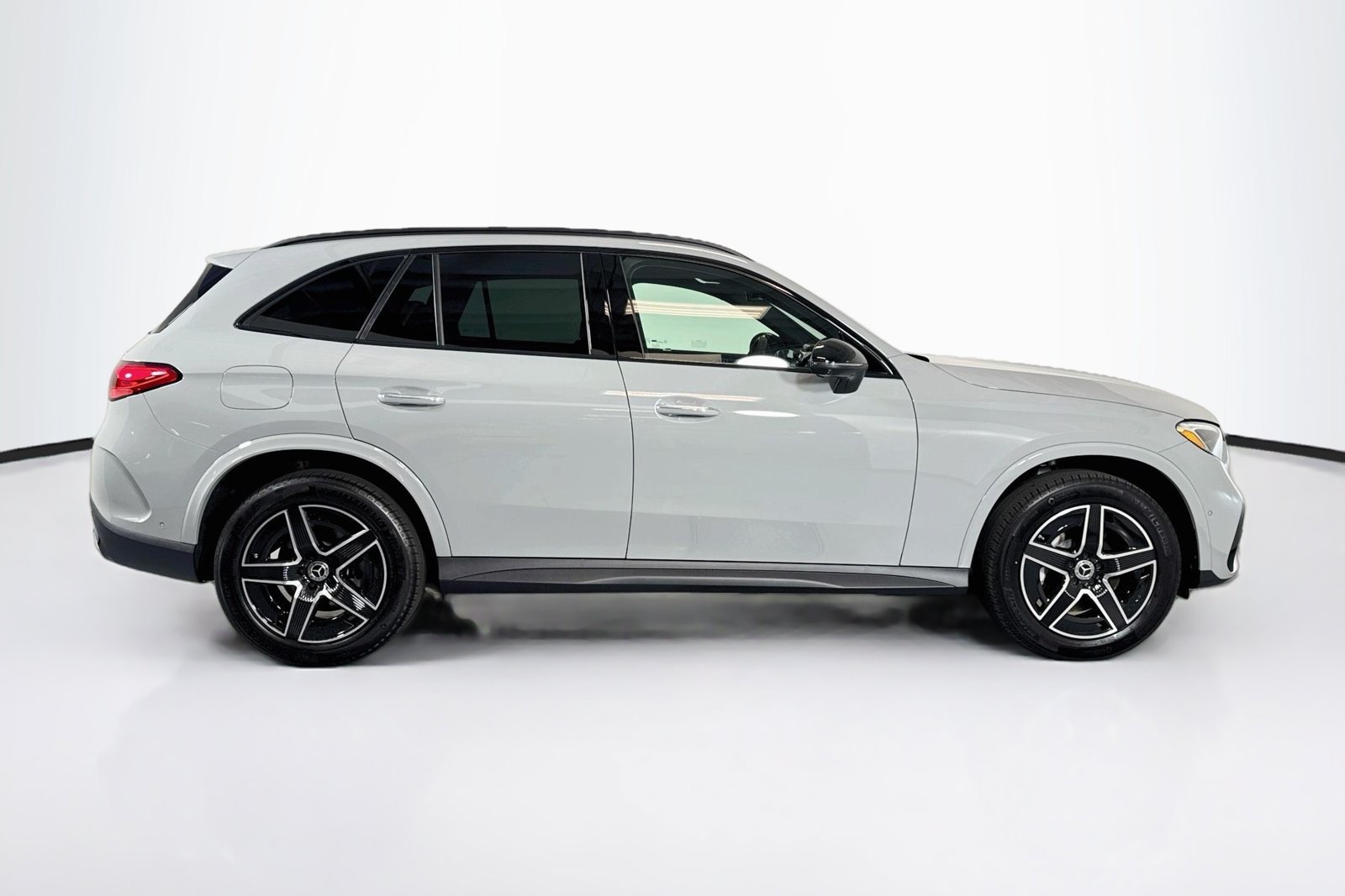 New 2026 MANUFAKTUR Alpine Grey Mercedes-Benz GLC 300 image 4