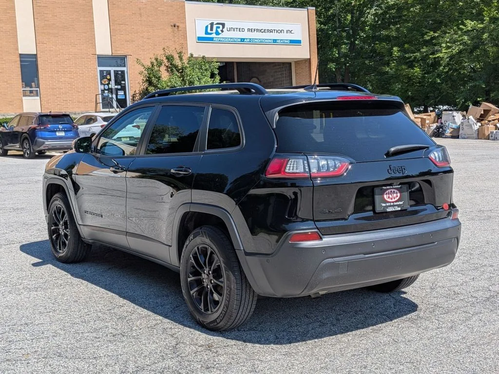 Used 2023 Black Jeep Altitude image 8