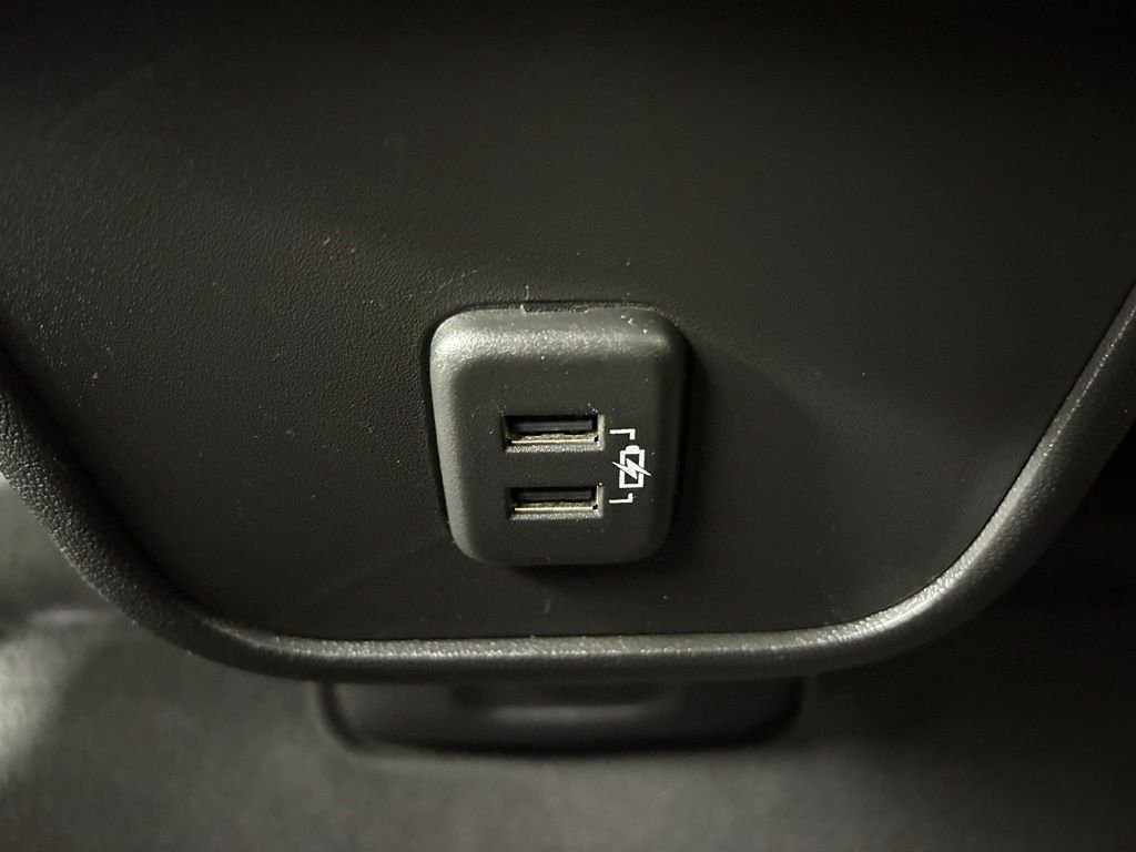 Used 2024 White GMC SLT image 38