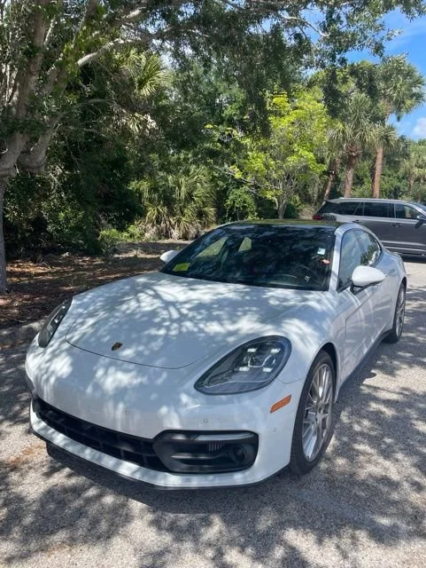 2023 Porsche Panamera's photo