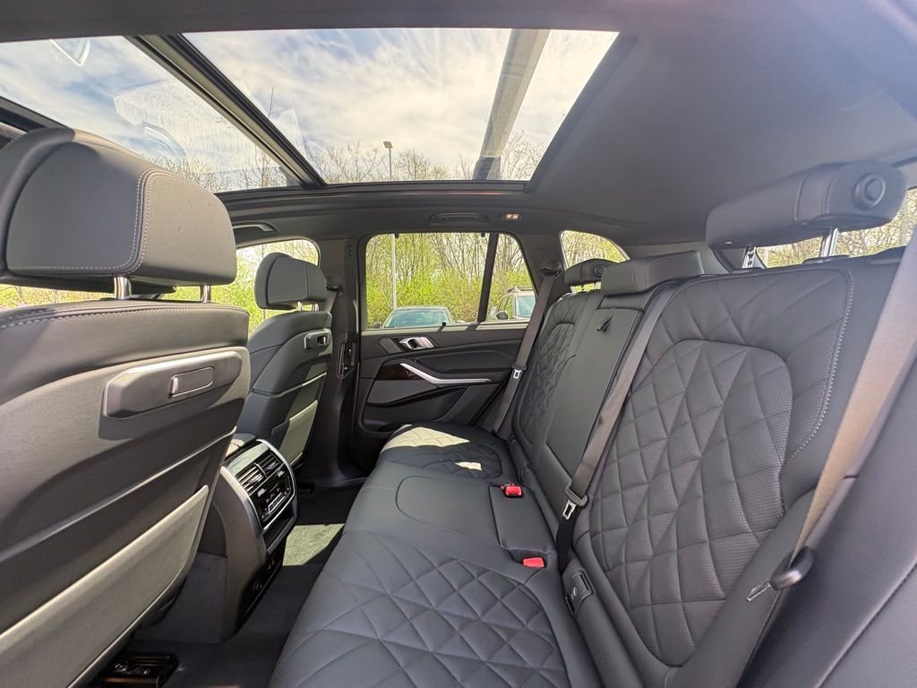 Used 2026 Gray BMW xDrive40i image 18