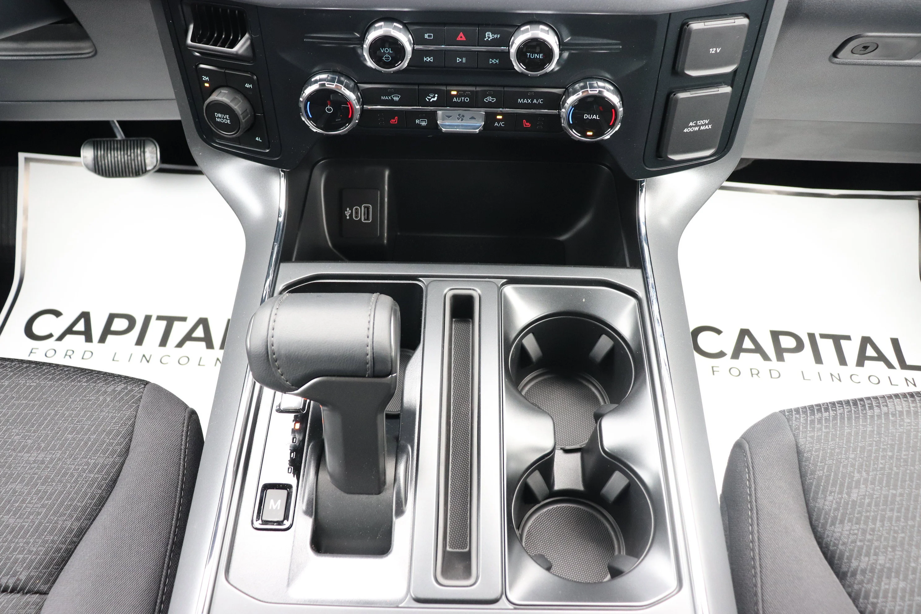 New 2026 CARBONIZED GREY METALLIC Ford XLT image 18