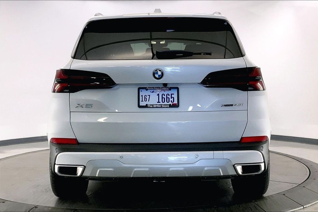 Used 2026 Mineral White Metallic BMW  image 3
